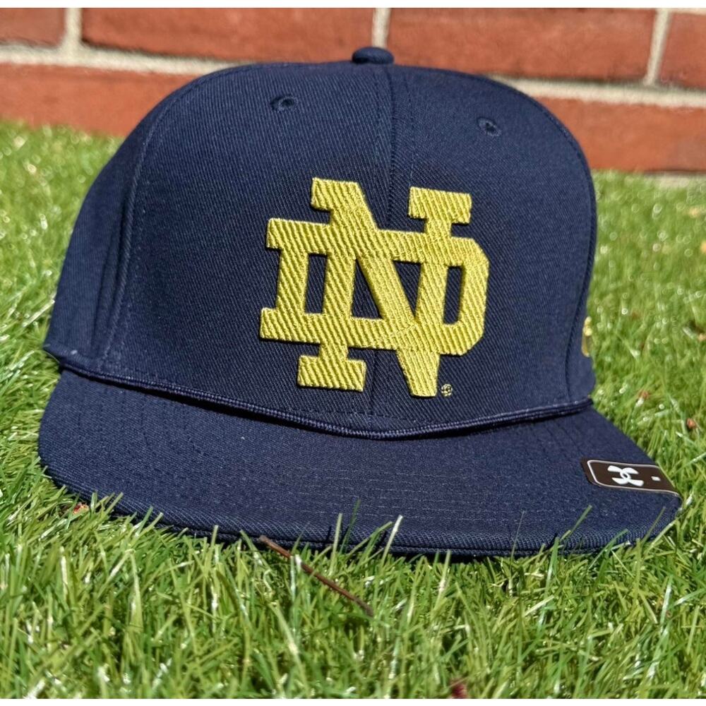 Notre Dame Fighting Irish Under Armour Snapback Hat Navy Gold Medium NWT NCAA